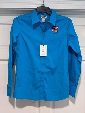 Ariat Women’s Stretch Wrinkle-Resistant Dress Shirt